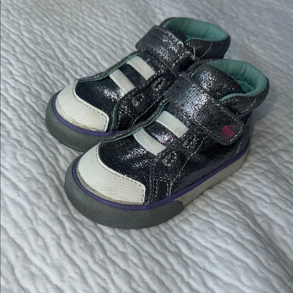 See Kai run Metallic silver/gray Sneakers size toddler 5